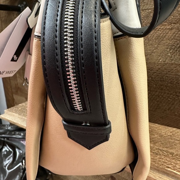 👜 Nine West Oaklynn Satchel - Khaki Multi - NWT - Picture 6 of 9